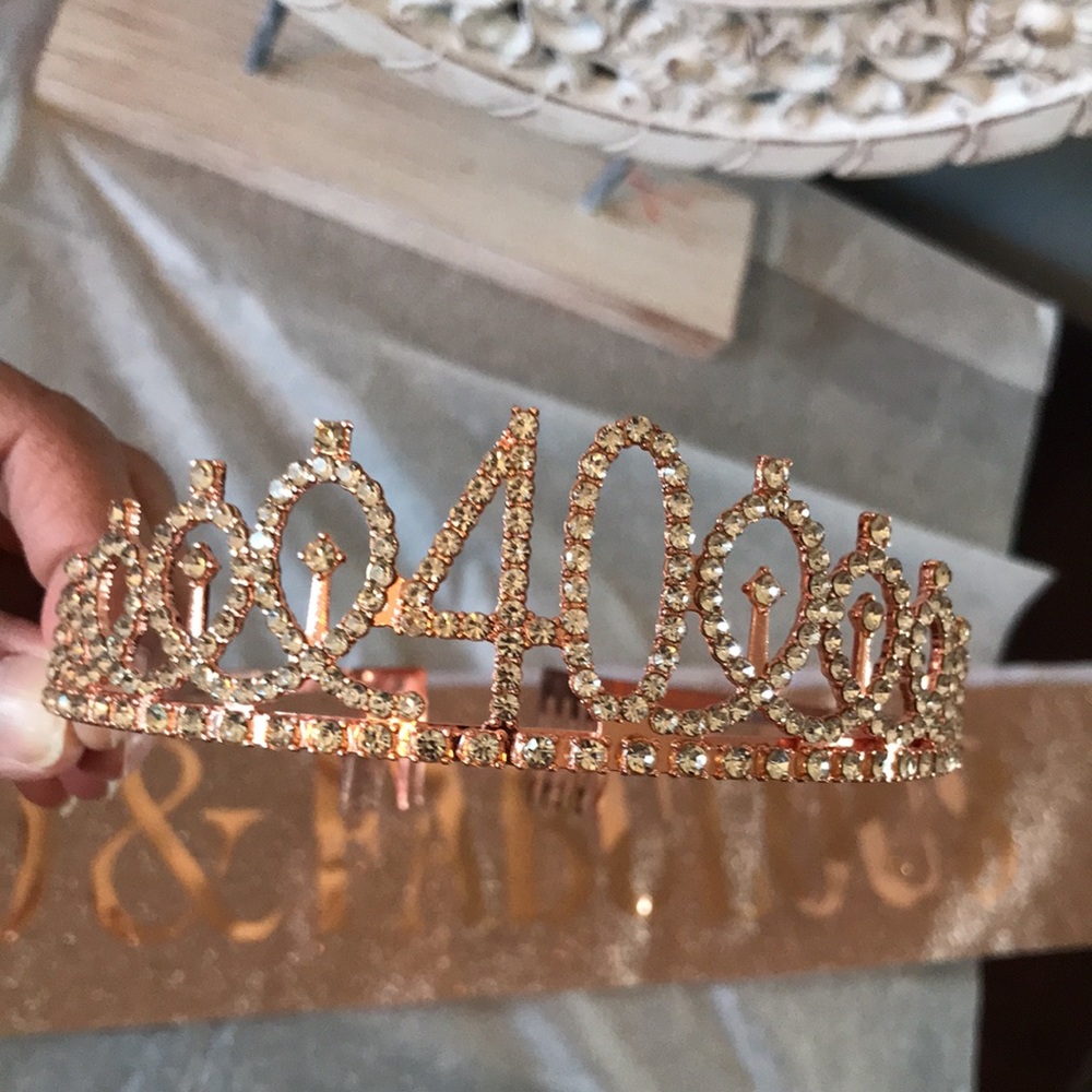 40 & fabulous Crown and sash - Picture 3 of 4